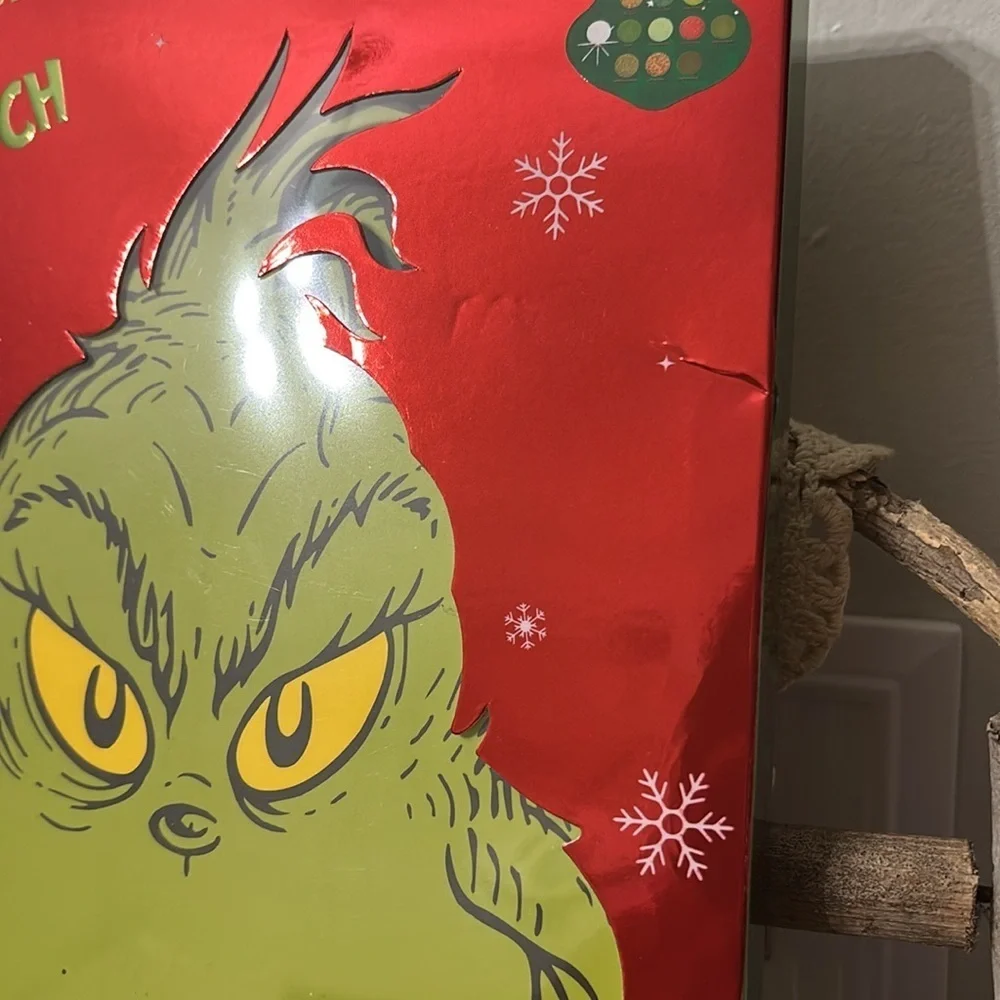 NEW Revolution X Grinch Red Holiday Shadow Palette
